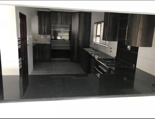 4 BEDROOM PROPERTY TO RENT IN FARRARMERE